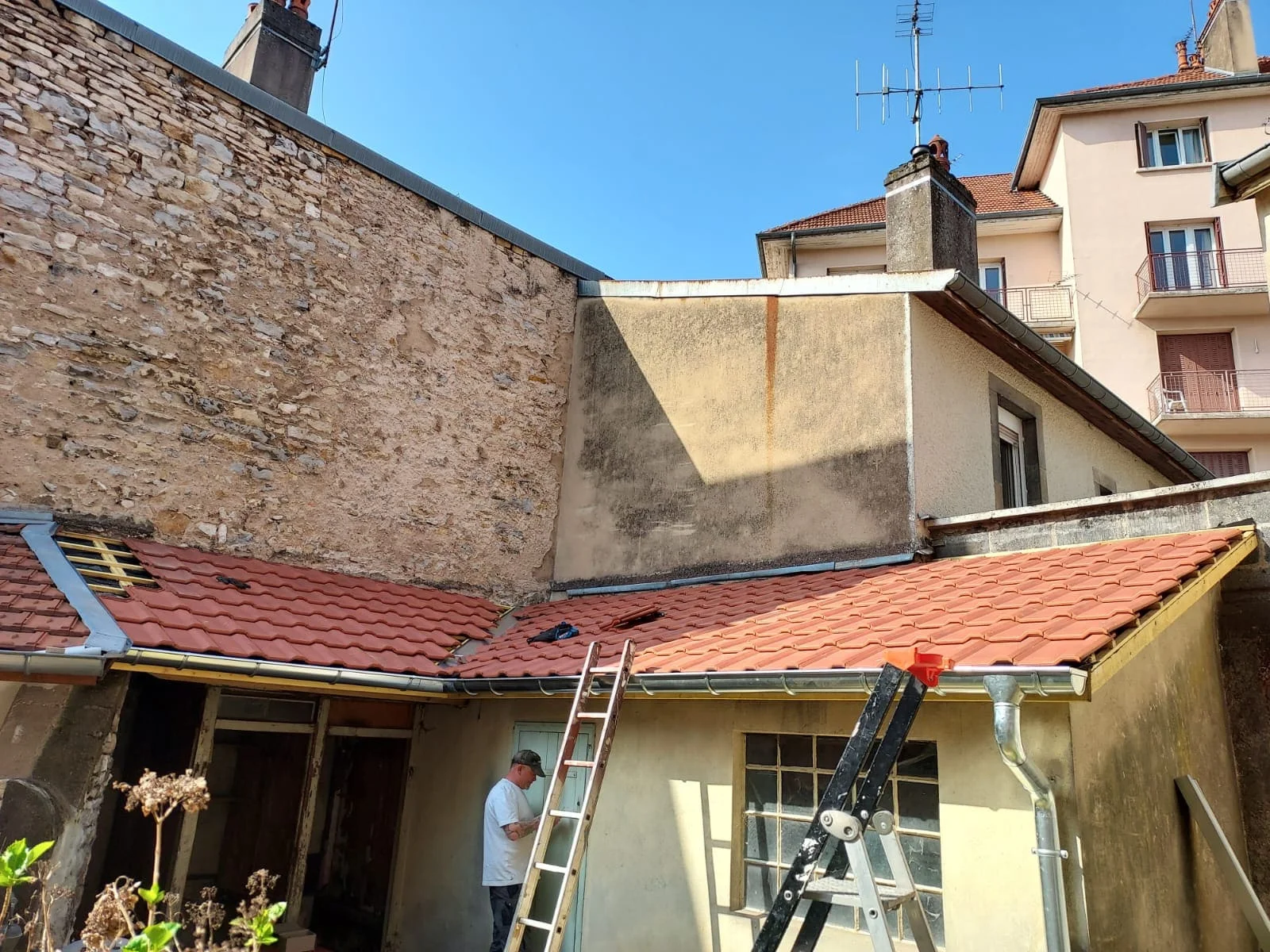 Urgence toiture — Le Petit Nicolas